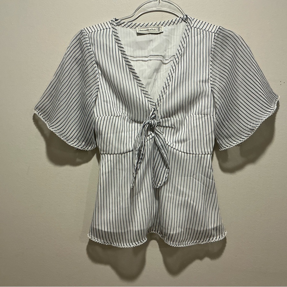 NWOT Abercrombie and Fitch Women’s White and Blue stripe blouse Size S